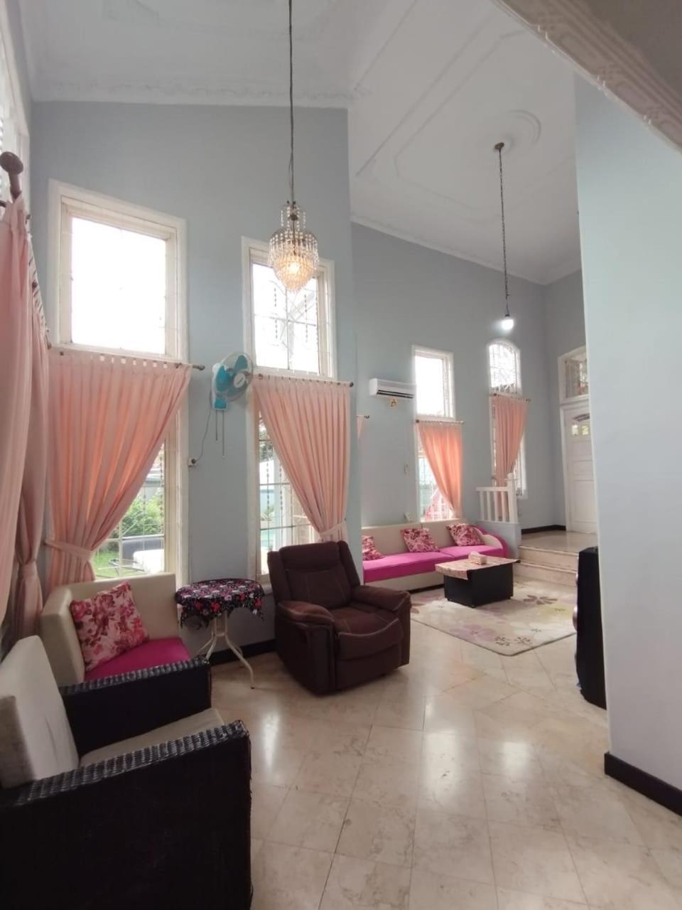 Vila Princess Sentul: Private Pool, Camping & Entertainment Bogor Exterior photo